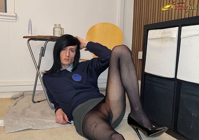 Emo Chick Pisses on Herself and Thrusts Dildo Up Her Ass